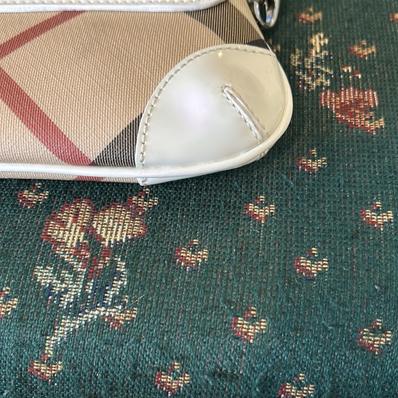 Burberry nova checked patencalfskin flap small bag 9 x 4” - Picture 3 of 8